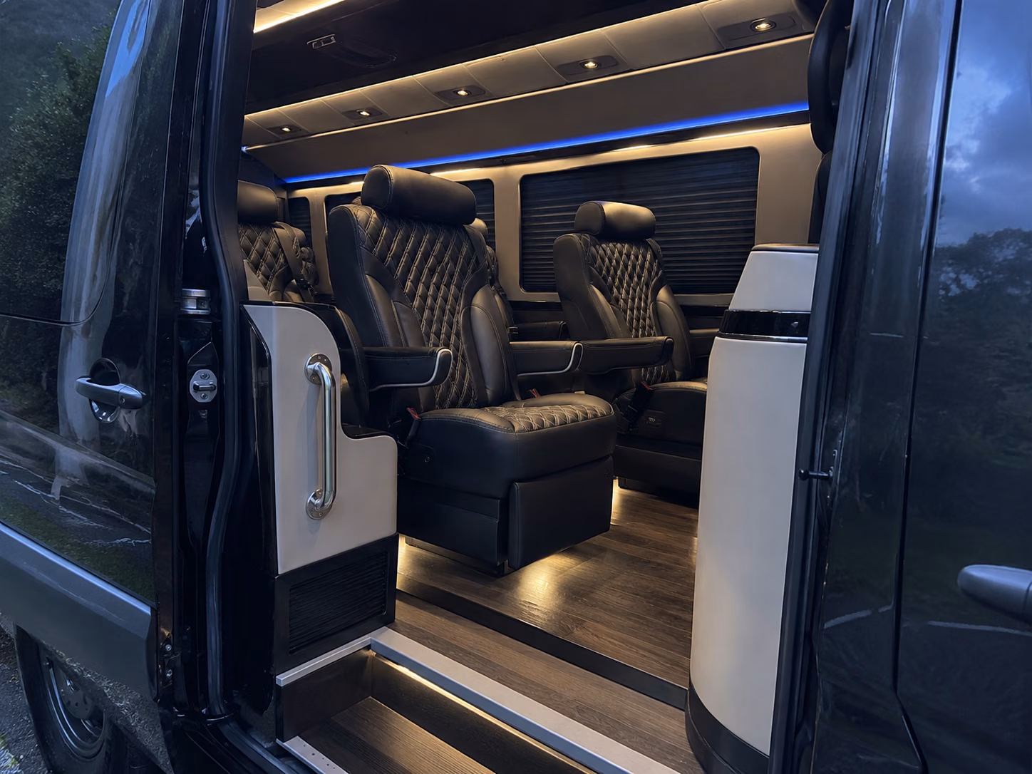 lincoln 20 passenger sprinter van interior
